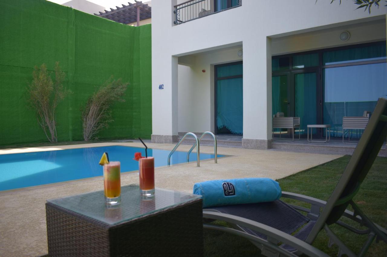 Retaj Salwa Resort & Spa Doha Ngoại thất bức ảnh The swimming pool at the hotel