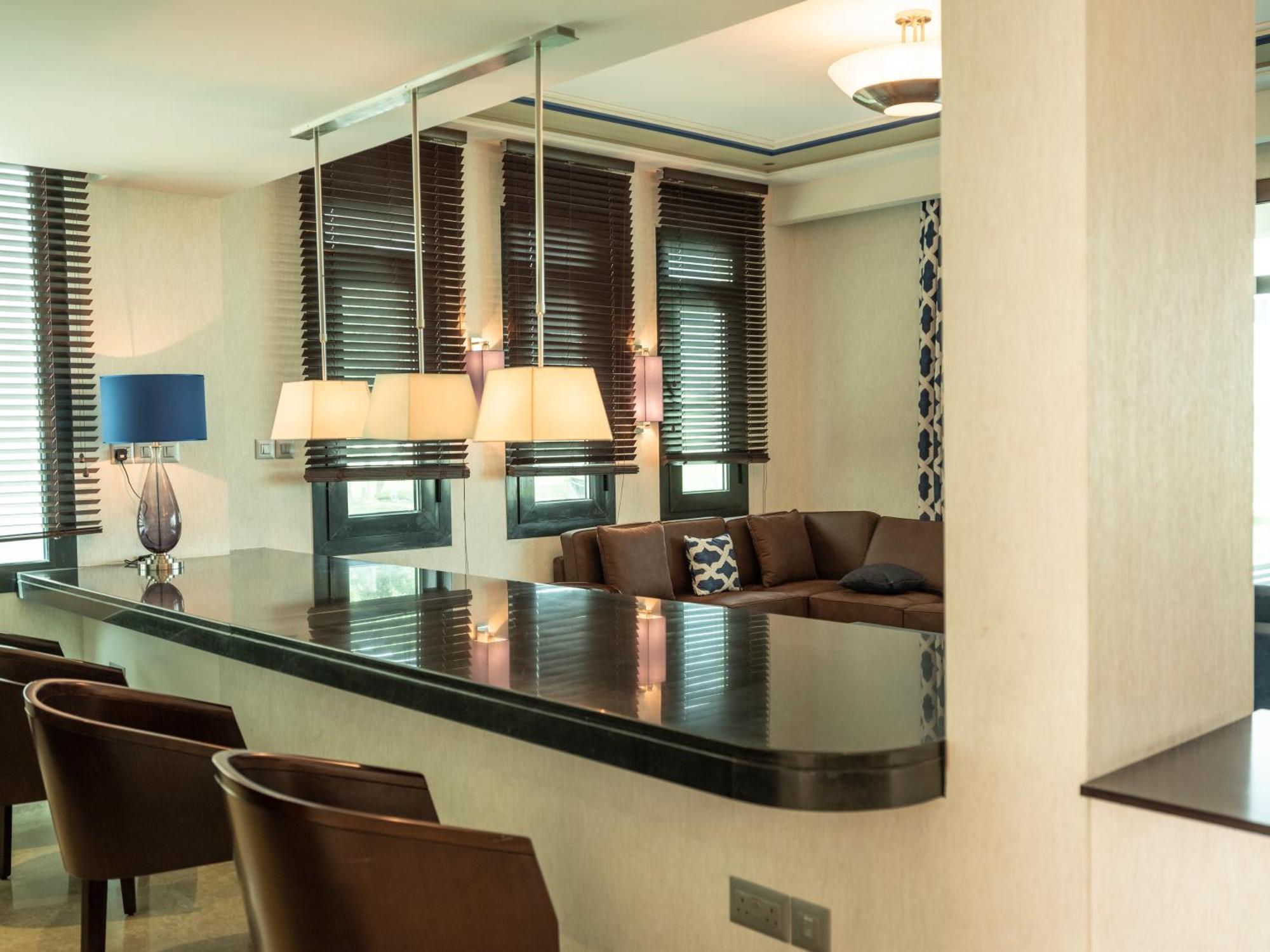 Retaj Salwa Resort & Spa Doha Ngoại thất bức ảnh A modern interior
