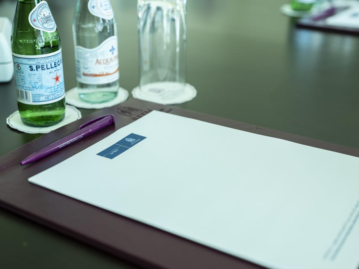 Retaj Salwa Resort & Spa Doha Ngoại thất bức ảnh A meeting folder