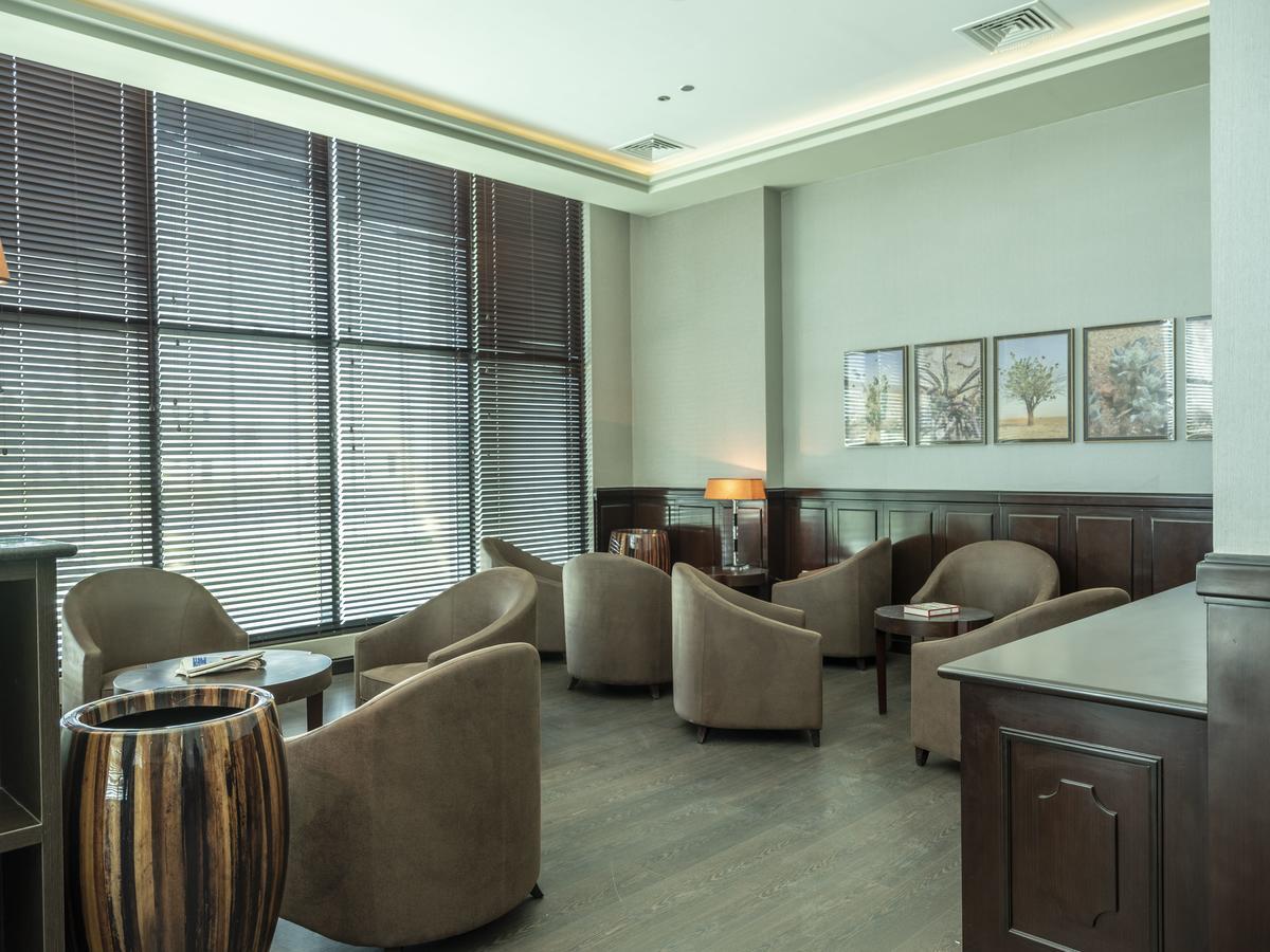 Retaj Salwa Resort & Spa Doha Ngoại thất bức ảnh The lounge at the airport