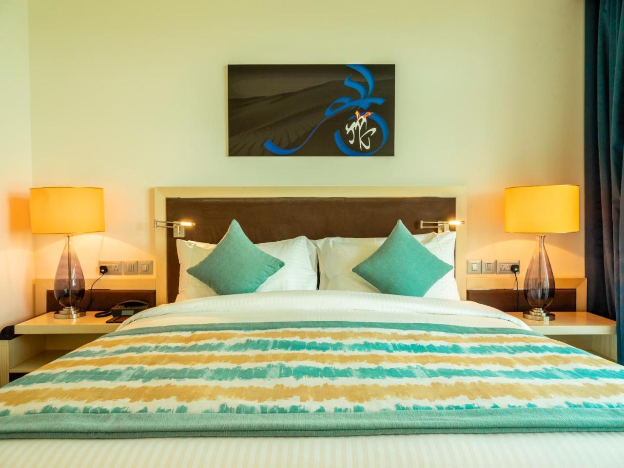 Retaj Salwa Resort & Spa Doha Ngoại thất bức ảnh A bedroom at the hotel
