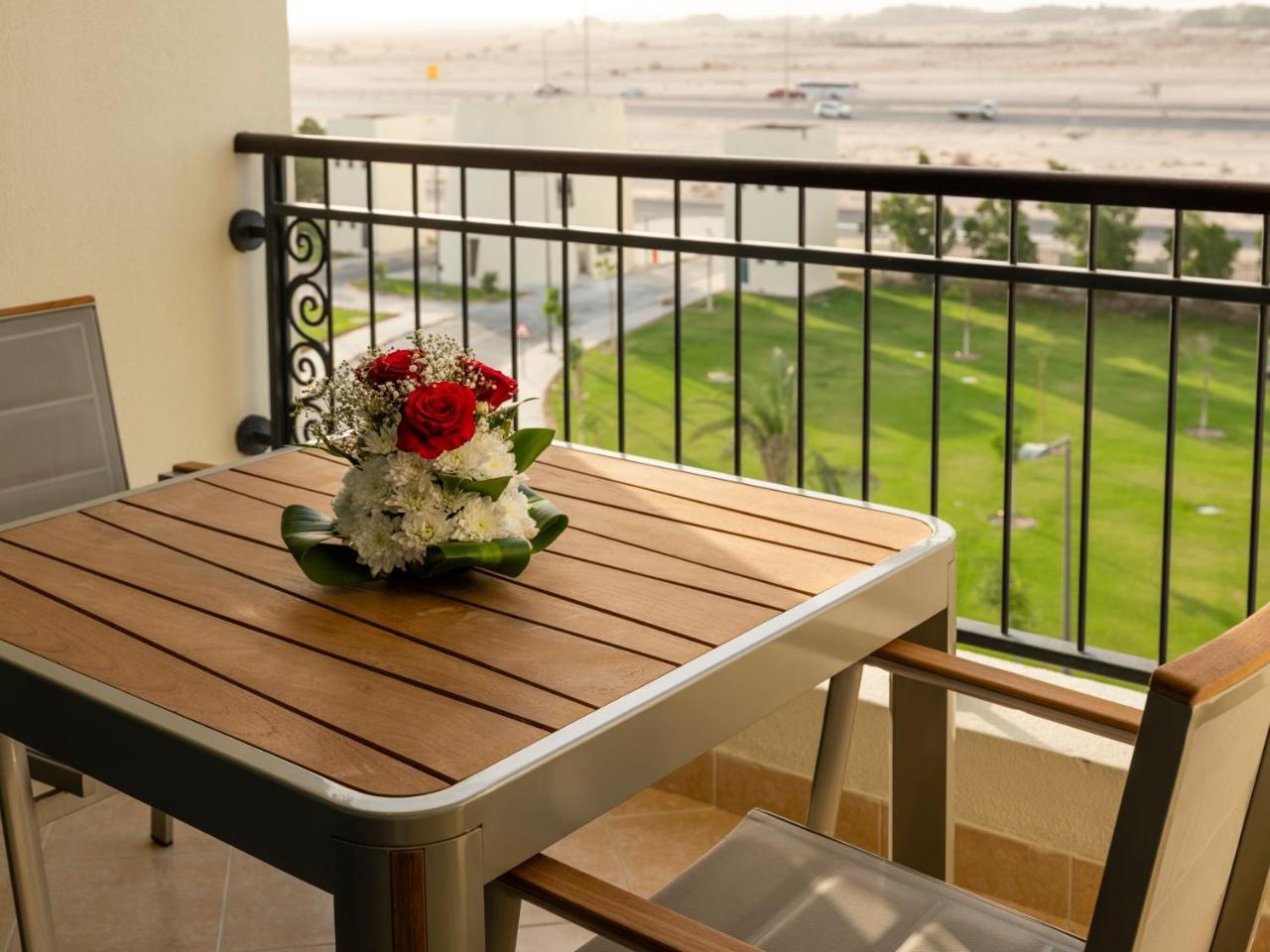 Retaj Salwa Resort & Spa Doha Ngoại thất bức ảnh A balcony