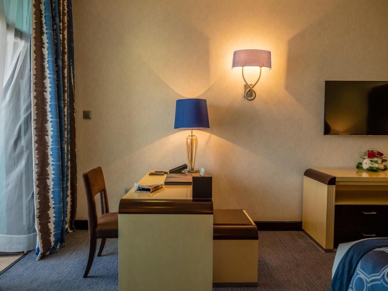 Retaj Salwa Resort & Spa Doha Ngoại thất bức ảnh A room at the hotel